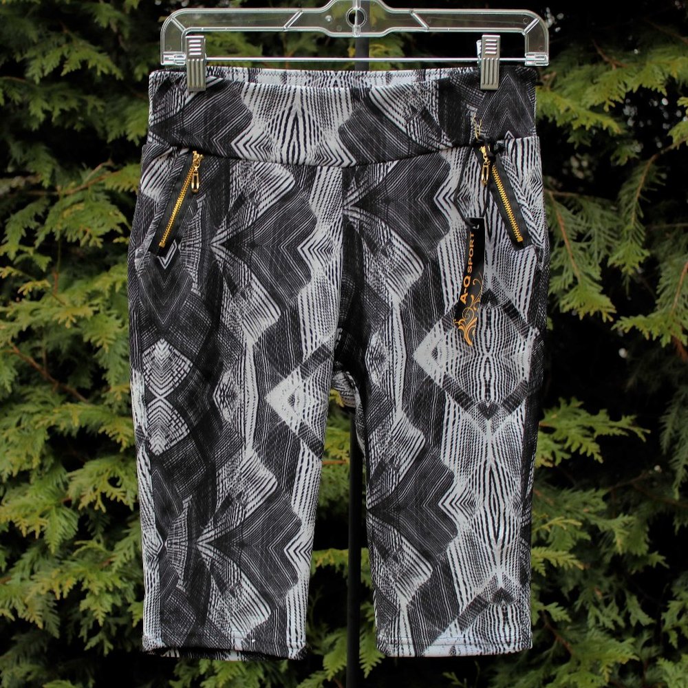 AQ Sport Stretchy, Lightweight Bike Shorts with Zip Pockets NWT
